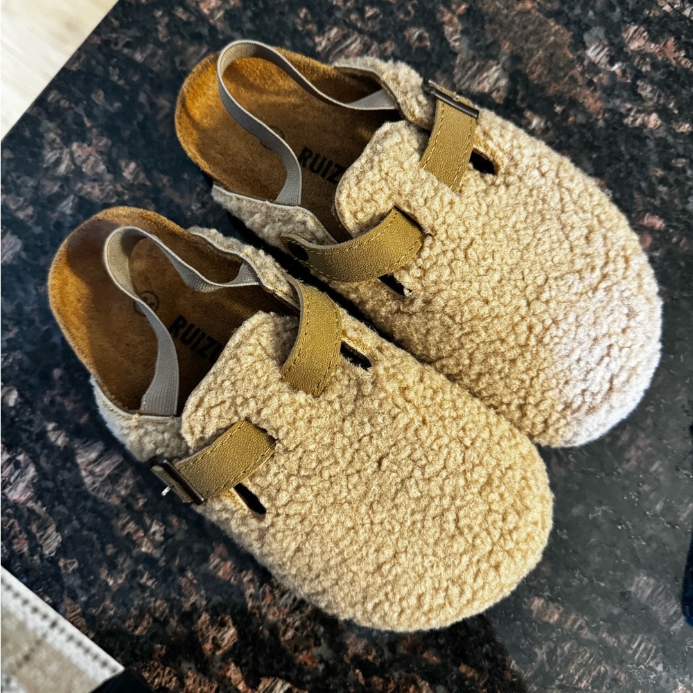 Sherpa kids sandals